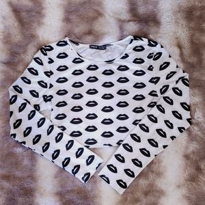 ❗4 for $20❗ Black and White Lips Cropped Top